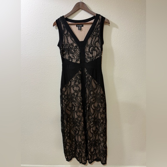Elegant Lace Black and Cream Dress - Picture 3 of 7